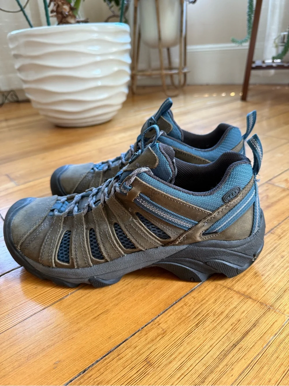 KEEN Men's Trail Low-Cut Shoes in Brown and Blue